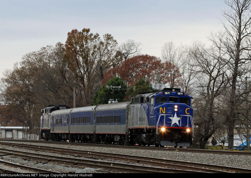 RNCX 1871 leads train 74 northbound at Aycock